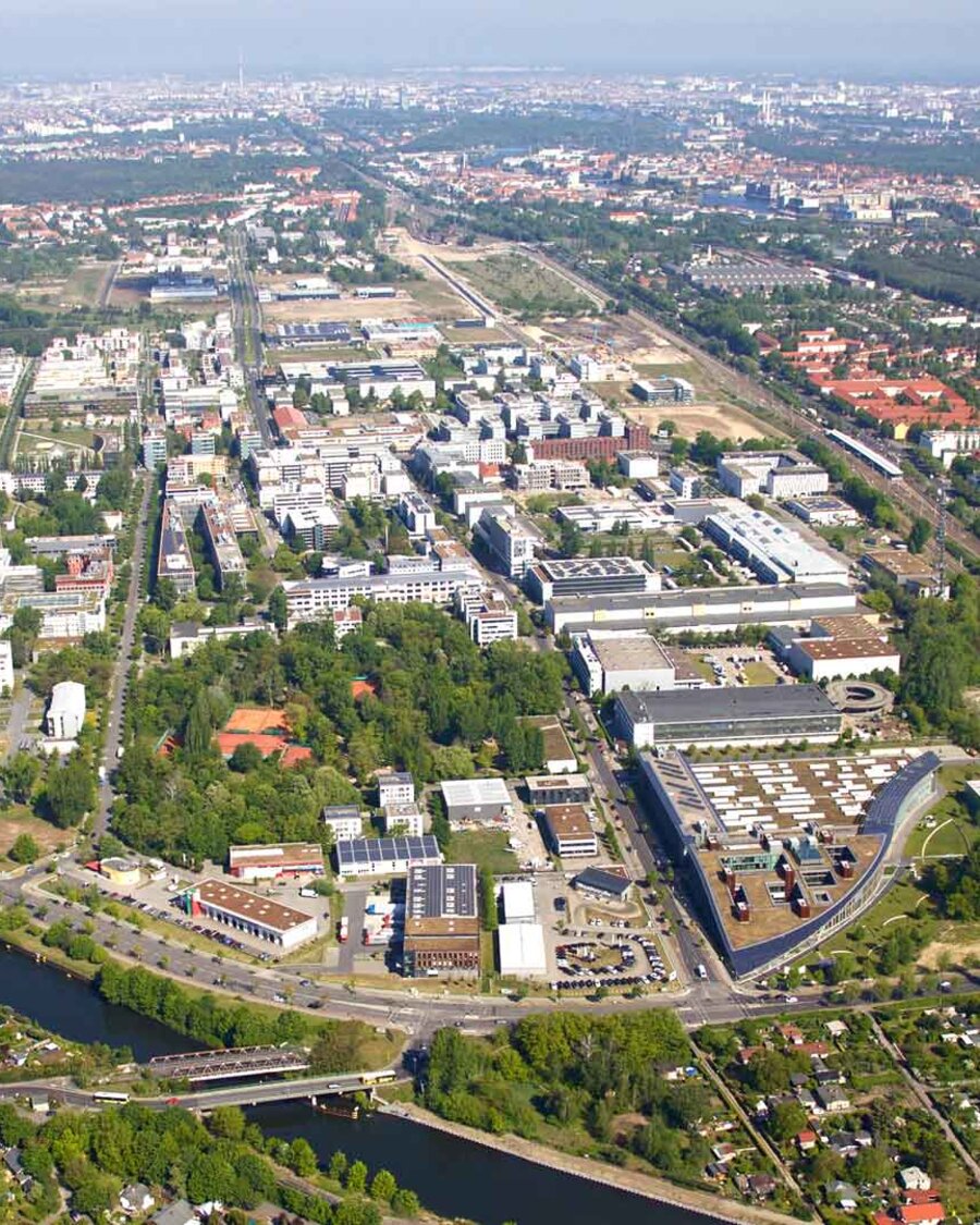 Der Wissenschafts- und Technologiepark Adlershof aus der Vogelperspektive, Brain City Berlin