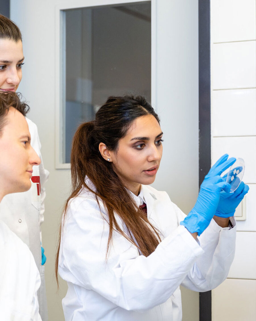 Studierende der TU Berlin im Biotechnologie-Labor, Brain City Berlin