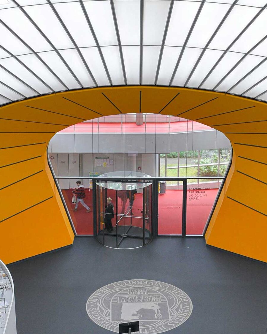 Innenansicht der Philologischen Bibliothek der FU Berlin, Brain City Berlin