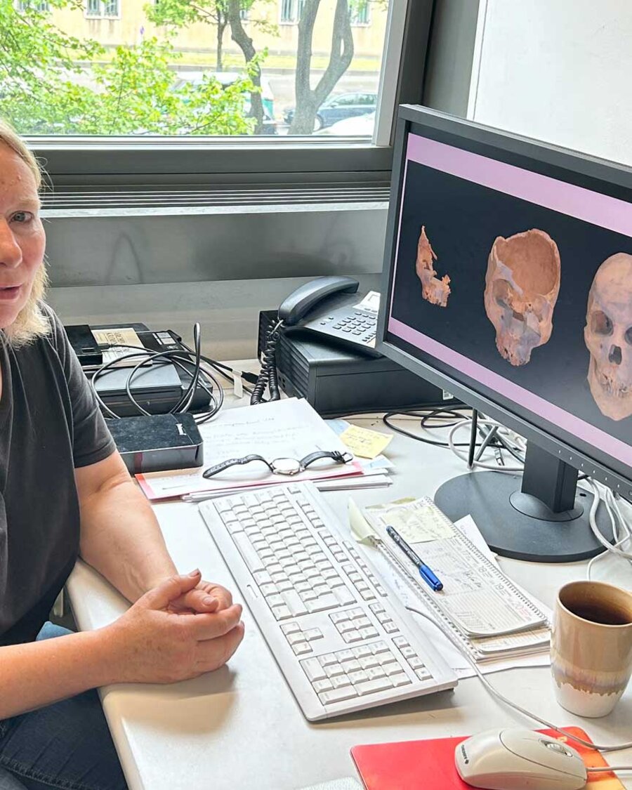 Hilja Hoevenberg an ihrem Schreibtisch im Kriminaltechnischen Institut.