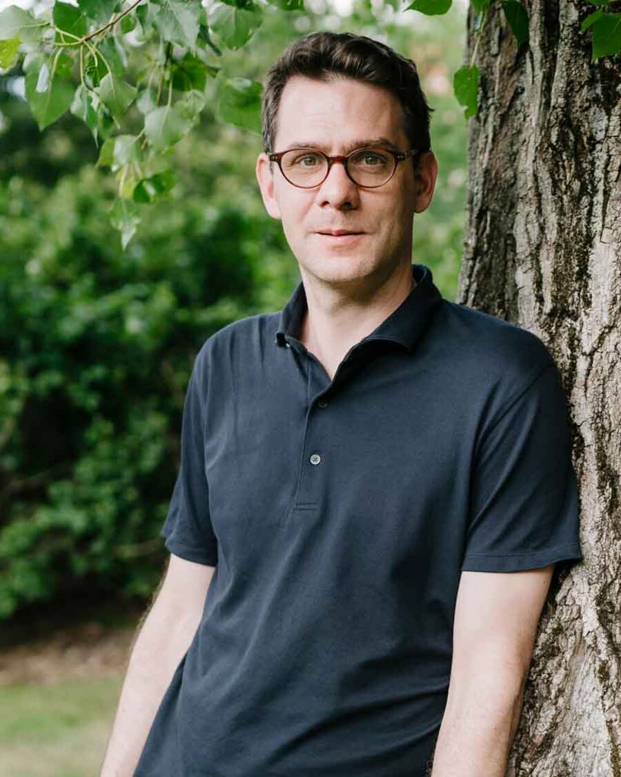 Prof. Dr. Florian Koch im Grünen